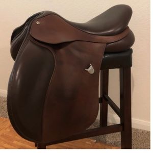 Bates 2019 Elevation Saddle 17”